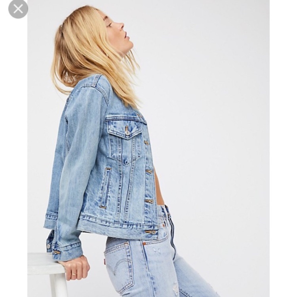 Levi’s Denim Ex-Boyfriend Trucker Jean Jacket - Picture 3 of 8